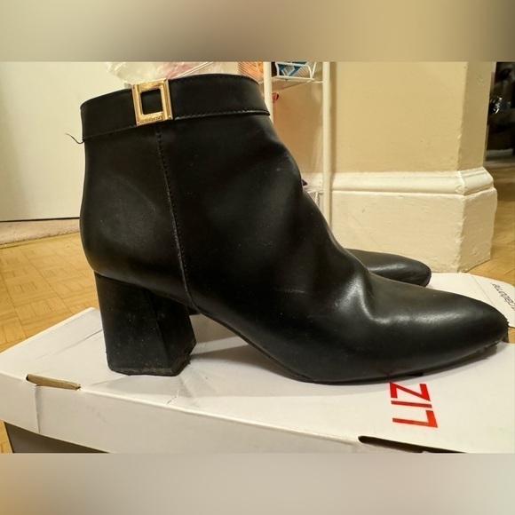 Liz Claiborne Black heel booties size 9 - Picture 2 of 11